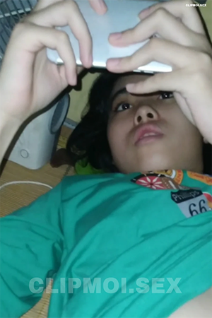 Em Thùy 2k6 đang chơi game thì bị người yêu địt Sexdiary