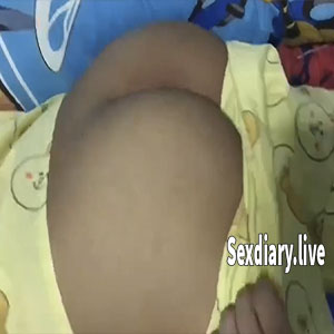 Tuột Quần Em Gái Khi Bố Mẹ Vắng Nhà Sexdiary